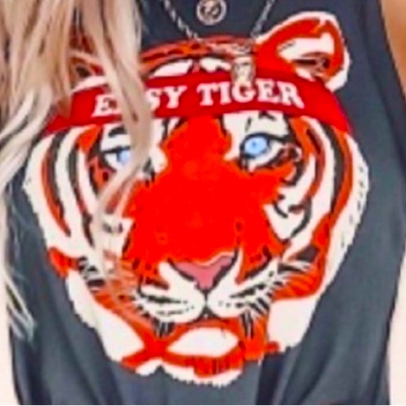 π
EASY TIGER π
Blue π With asymmetrical Curd Bottom of Tank Top - Picture 3 of 4